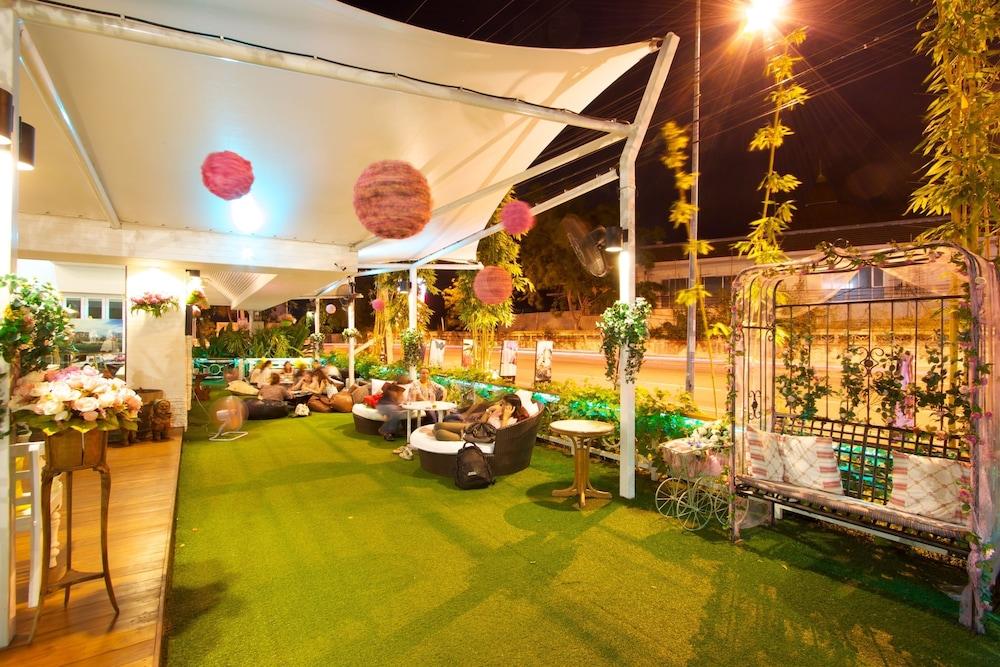 Charn Residence Bang Saen Exterior photo