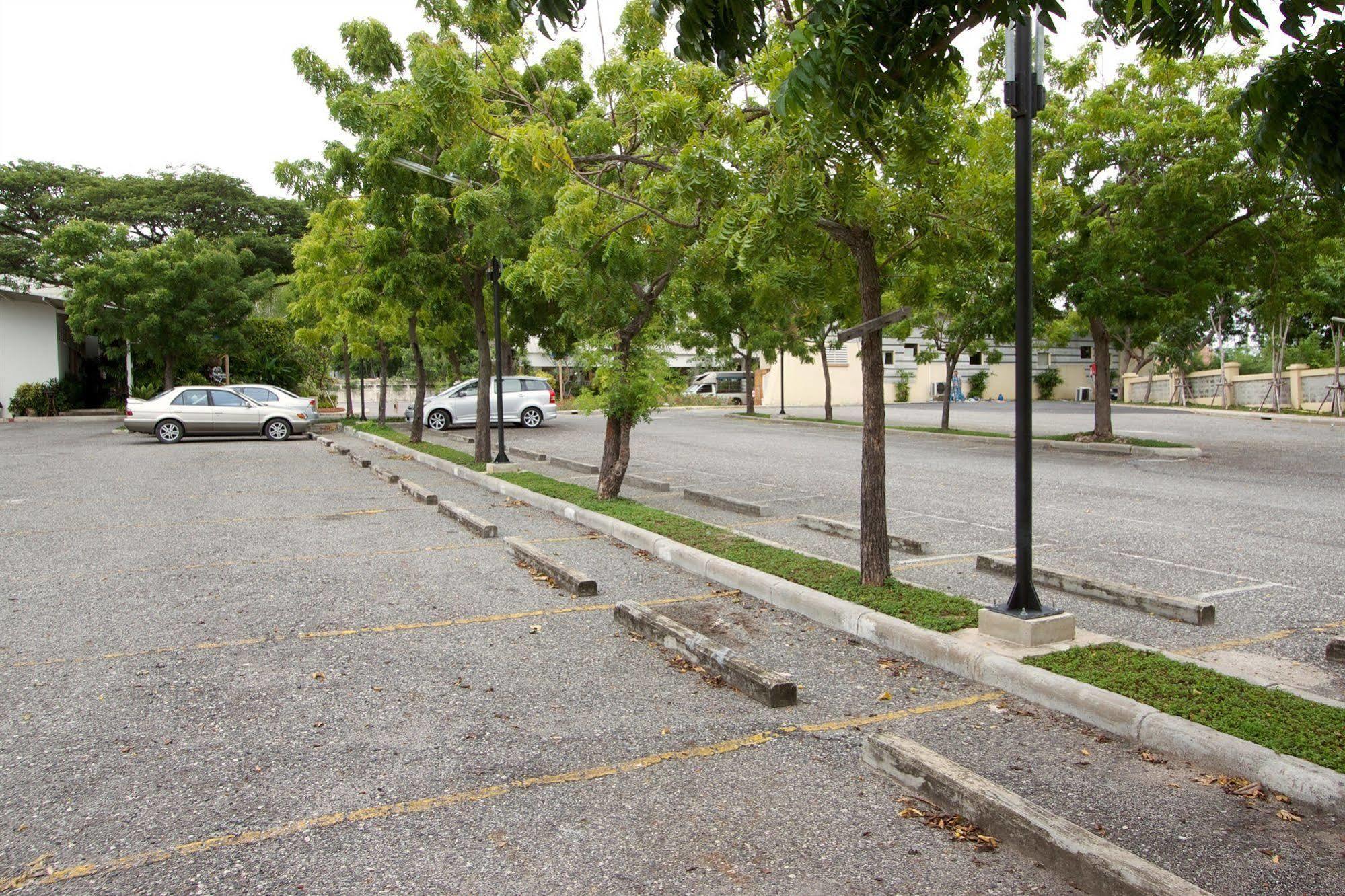 Charn Residence Bang Saen Exterior photo